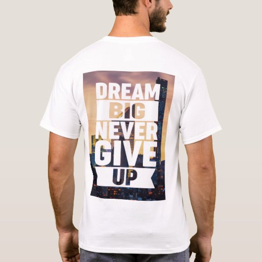 Adda_Bouch dream big never give up Tシャツ (裏面)