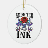 Addicted to Ink Tattooed Inked Tattoo Lover セラミックオーナメント (左)