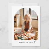 ADELLA Modern Minimalist Two Photo 2nd Birthday 招待状 (裏面)