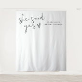 ADELLA Sheモダンが言っミニマルたYesブライダルシャワー タペストリー (正面)