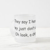 ADHDの鶏のユーモア フロストグラスマグカップ (正面左)