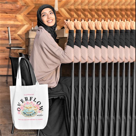 Adiela Akooが設計したOVERFLOWトート ラージトートバッグ