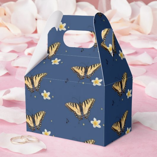 Adiela Akooによる四行詩に迷って - 蝶 フェイバーボックス (ウェディング)