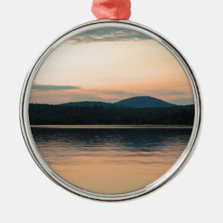 Adirondacks長い湖の日没 メタルオーナメント