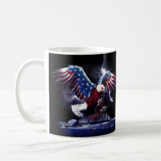 Adler mit Flügeln der amerikanischen Flagge コーヒーマグカップ