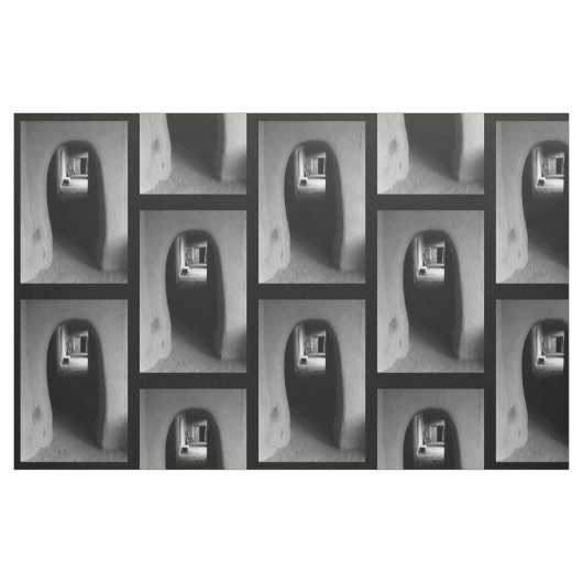 Adobeの戸口の白黒写真の生地 ファブリック (ファットクウォーター)