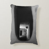 Adobe Passageway:白黒の写真 アクセントクッション (裏面(縦))