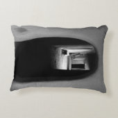 Adobe Passageway:白黒の写真 アクセントクッション (裏面)