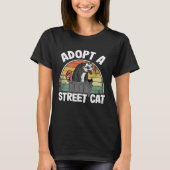 Adopt A Street Cat Opossum Trash Weird Possum Tシャツ (正面)