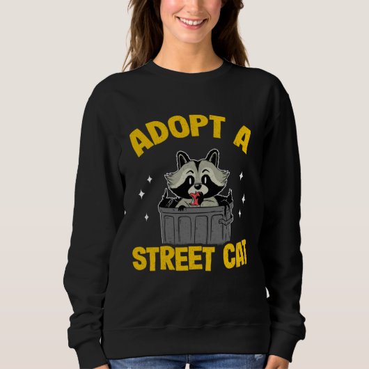 Adopt A Street Cat Trash Garbage Panda Funny Racco スウェットシャツ (正面)