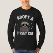 Adopt A Street Cat Trash Garbage Panda Funny Racco Tシャツ (正面)