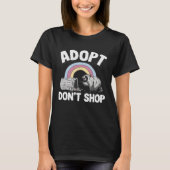 Adopt Don't Shop Rainbow Raccoon 1 Tシャツ (正面)