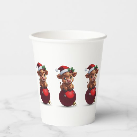 adorable baby highland cow sitting 紙コップ (正面)