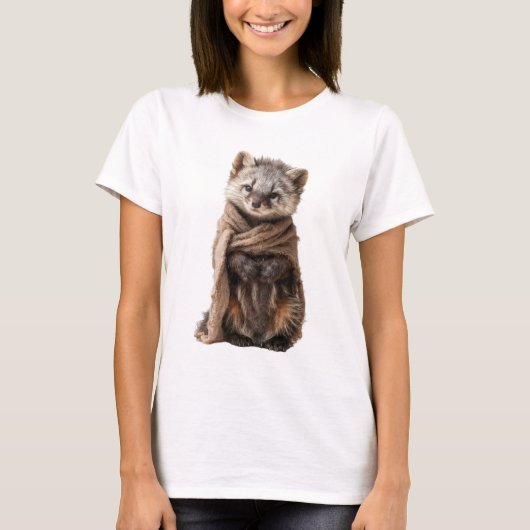 Adorable Baby Raccoon Illustration with Wool Scarf Tシャツ (正面)