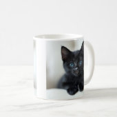 Adorable Black Kitten with Striking Blue Eyes Port コーヒーマグカップ (正面右)