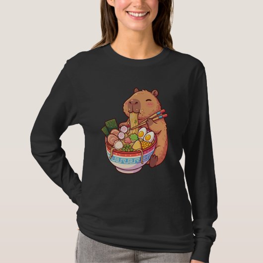 Adorable Capybara Eating Ramen Noodles Kawaii Desi Tシャツ (正面)
