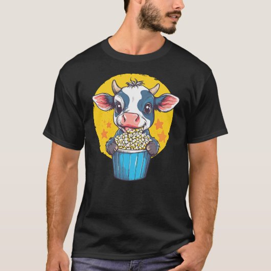 Adorable Cow Enjoying Popcorn Delight Tシャツ (正面)