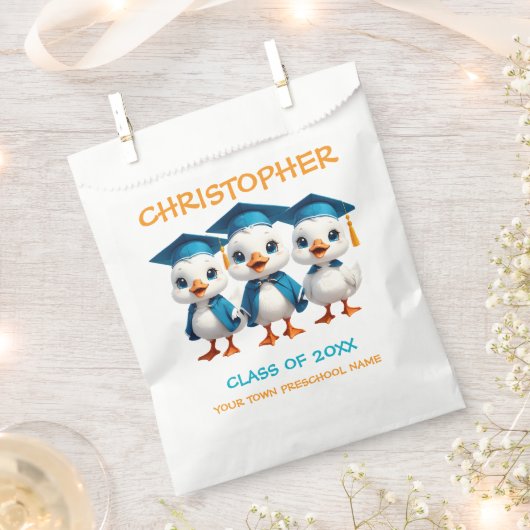 Adorable Goose Pre K Grad Squad フェイバーバッグ (クリップ留めされた状態)