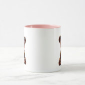 Adorable panda tenant un cœur rose. マグカップ (中央)