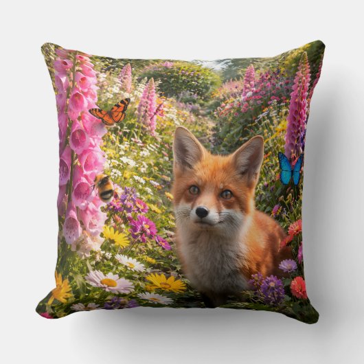 Adorable red fox and enchanted wildflower garden t クッション (正面)