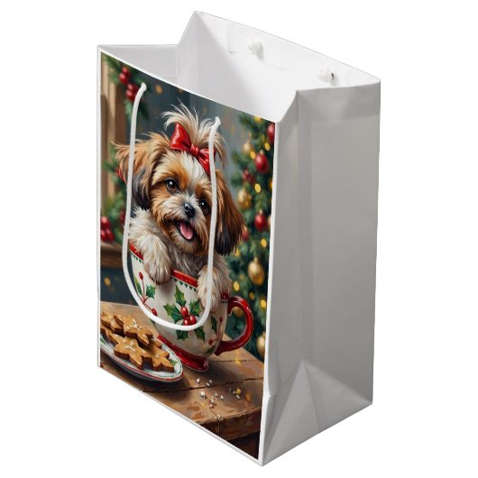 Adorable Shih Tzu Dog in Christmas Mug Cozy Art ミディアムペーパーバッグ (正面アングル)