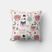 Adorable Woodland Creatures With Hearts クッション (正面)