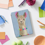 Adorned Llama – ベージュ iPad Proカバー<br><div class="desc">ビクトリア・ボルジェスによるLlama IIIの装飾。装飾のポンポンや他の装飾が施されたベージュのラマが特徴。</div>