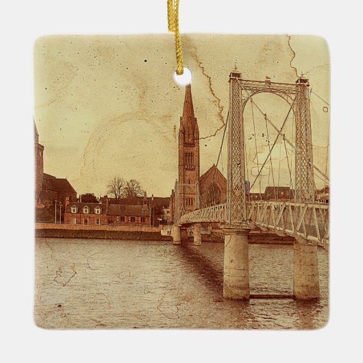 Adorno De Ceramica The Bouncy Bridge (インバネス –  セラミックオーナメント (正面)