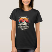 Adventure Await  Wilderness Camping Tシャツ (正面)