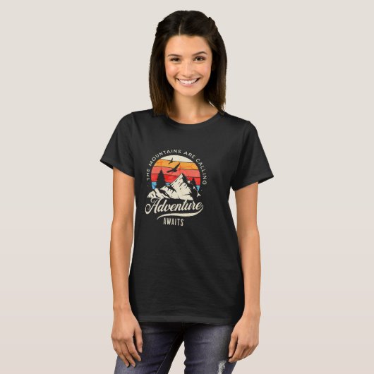 Adventure Await  Wilderness Camping Tシャツ (正面フル)