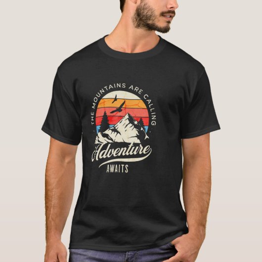 Adventure Await  Wilderness Camping Tシャツ (正面)