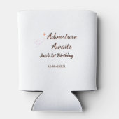 Adventure awaits 1st birthday name date planeretro 缶クーラー (裏面)