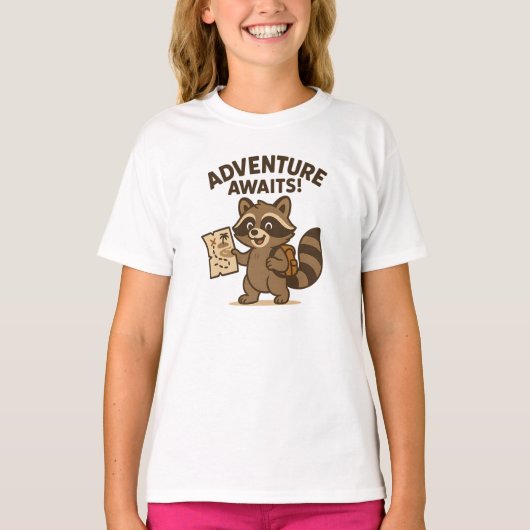 Adventure Awaits Cute Brown Raccoon Design Tシャツ (正面)