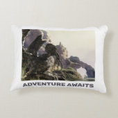 Adventure Awaits. Fantasy landscape アクセントクッション (裏面)