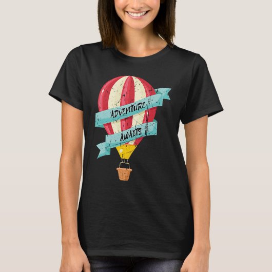 Adventure Awaits Hot Air Balloon Design Ballooning Tシャツ (正面)