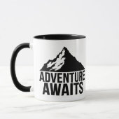Adventure Awaits Mountain Hiking Design マグカップ (左)