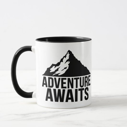 Adventure Awaits Mountain Hiking Design マグカップ (左)