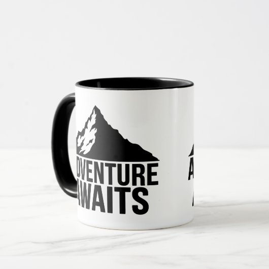 Adventure Awaits Mountain Hiking Design マグカップ (正面左)