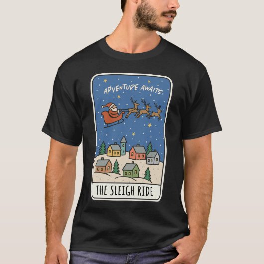 Adventure Awaits Sleigh Ride Santa Christmas Tシャツ (正面)