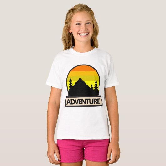 Adventure Awaits Tシャツ (正面フル)
