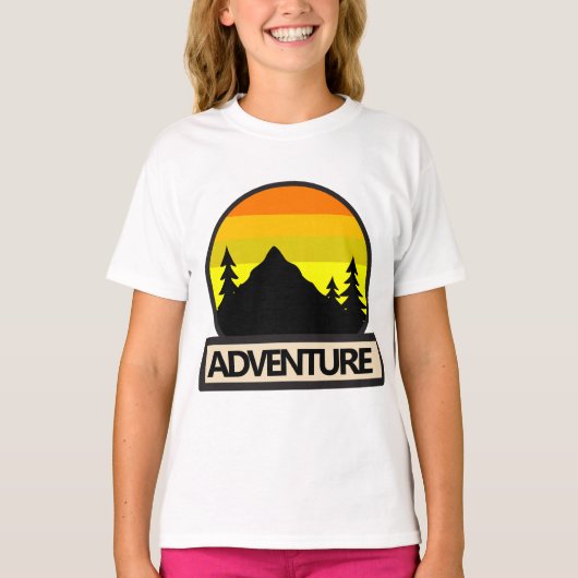 Adventure Awaits Tシャツ (正面)