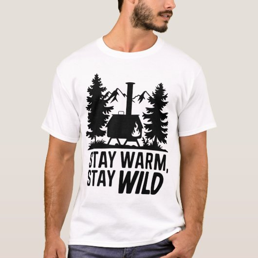 Adventure Camping Wood Stove Cabin Artwork Tシャツ (正面)