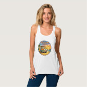 Adventure Life Retro Hippie Beach Sunset Graphic タンクトップ (正面フル)