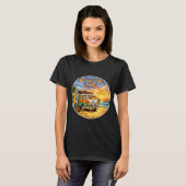Adventure Life Retro Hippie Beach Sunset Graphic Tシャツ (正面フル)