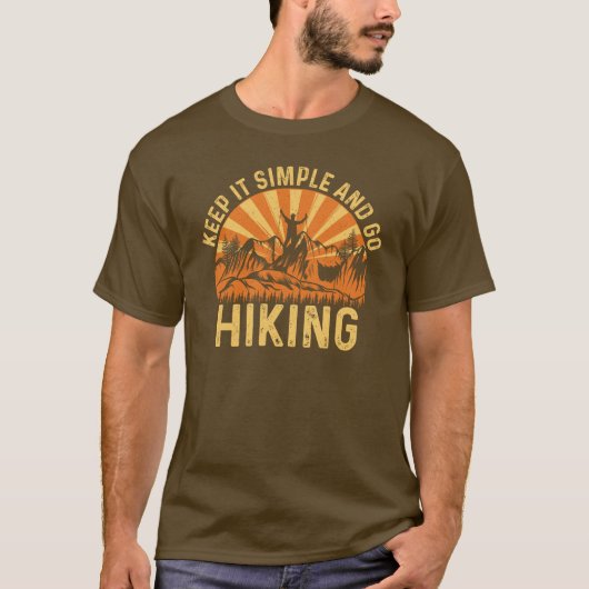 Adventure Mountain Sunset Keep It Simple Hiking Tシャツ (正面)