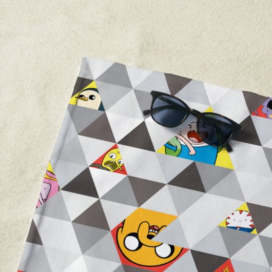 Adventure Time | Triangular Character Pattern ビーチタオル (インサイチュ)