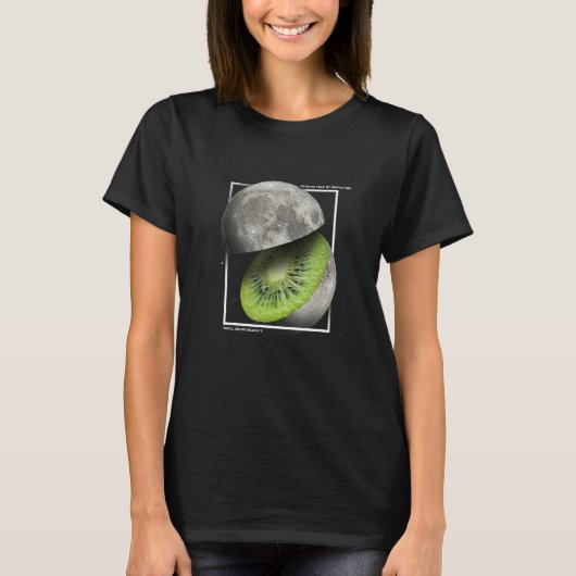 Aesthetic Fruit Slice Moon Kiwi No Fear Of Perfect Tシャツ (正面)