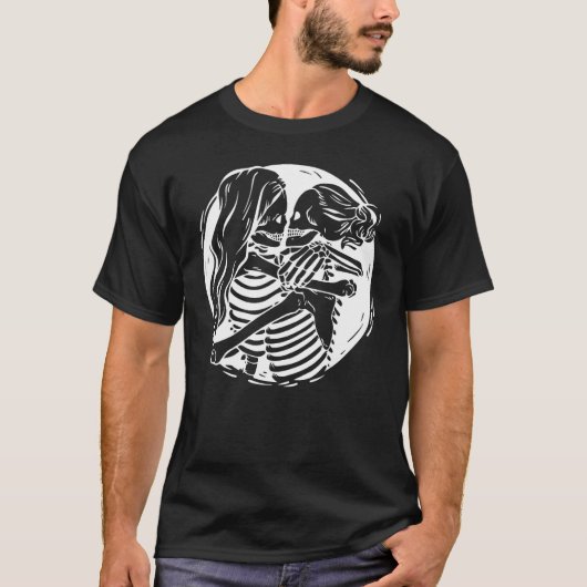 Aesthetic Skeleton Lesbian Couple kissing Pride Wo Tシャツ (正面)