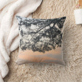 Aesthetic Tree Silhouette Against Pastel Sunset Sk クッション (ブランケット)