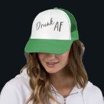 AF炭飲ロゴトラックユニセックスカーハット キャップ<br><div class="desc">AFトラ飲ッカー帽ユニセックス子 – ロゴは必要にのまわりに応じて移もし動でき、パーソナライズするための文字を追加できる。私たちはハッシュタグ結婚のようなものをお勧め！ピンク、グリーン、ブラックのカラーパレットやリラックスおもしろいのタイポグラフィなど、このコレクションに関する全てが大好き。そして壮大な週末のステージを設定する完璧な夏期グラフィックも楽しめる！コレクション忘れの残りの部分をチェックしない – 招待状のバリエーションから装飾や供給までのすべてを持っている</div>